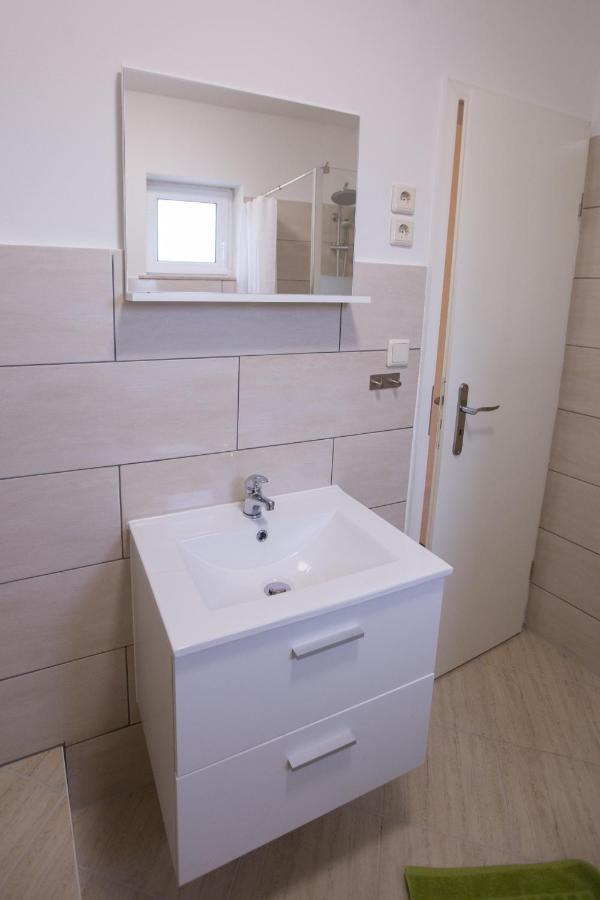 Ferienwohnung Smillenzweg Mit Garten Lohme Luaran gambar